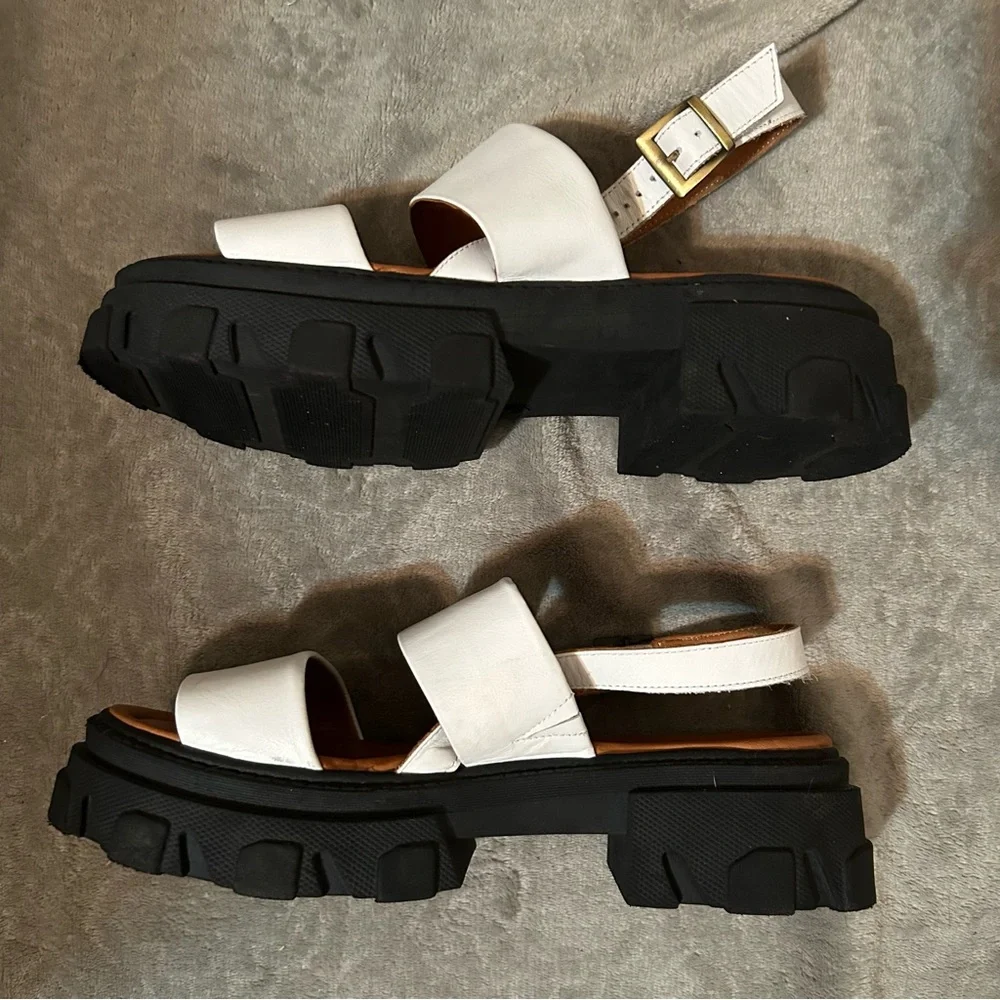 Silent D these super